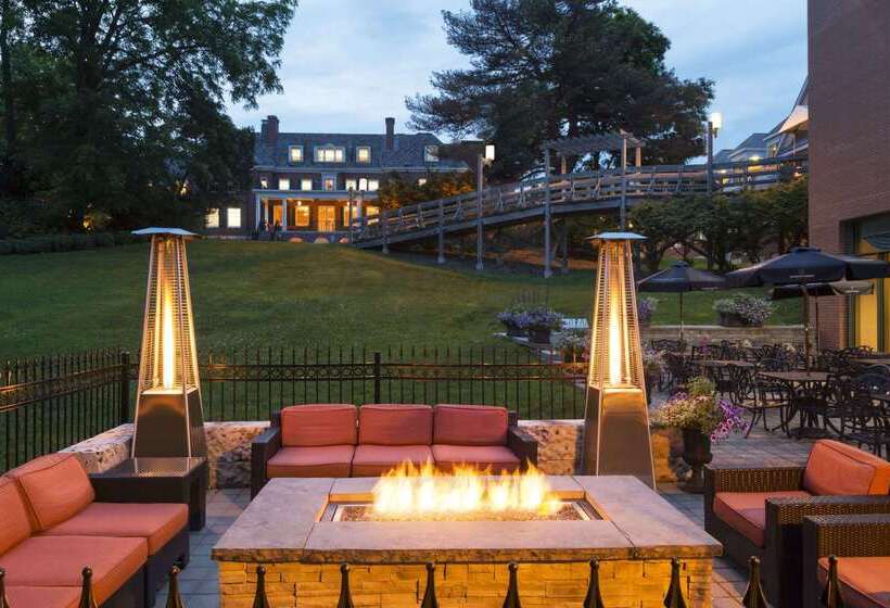 فندق Ivey Spencer Leadership Centre