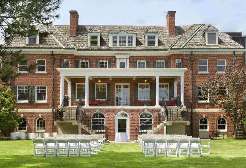 فندق Ivey Spencer Leadership Centre