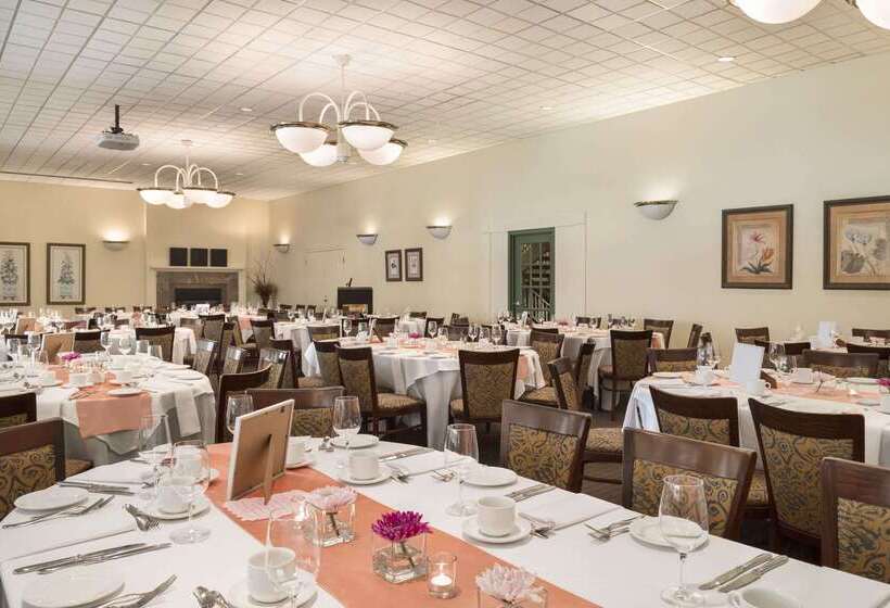 فندق Ivey Spencer Leadership Centre