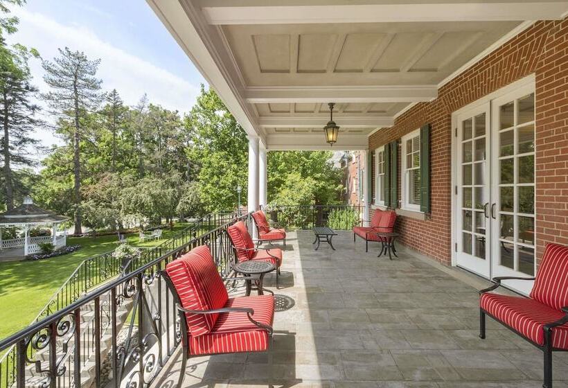 فندق Ivey Spencer Leadership Centre