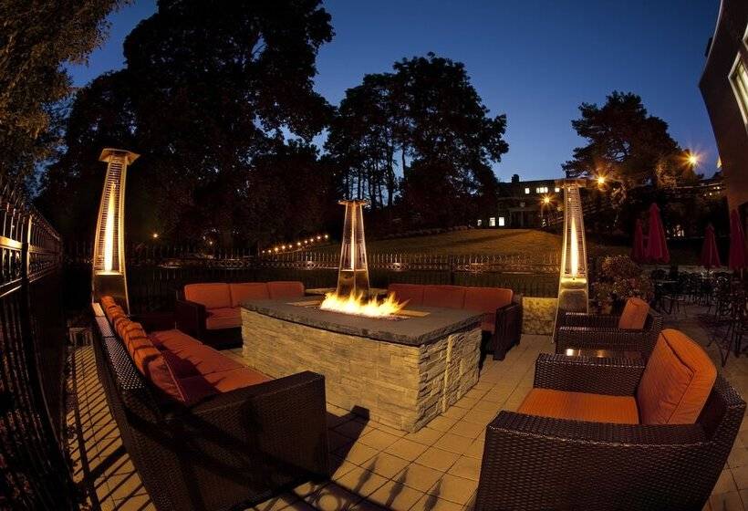 فندق Ivey Spencer Leadership Centre