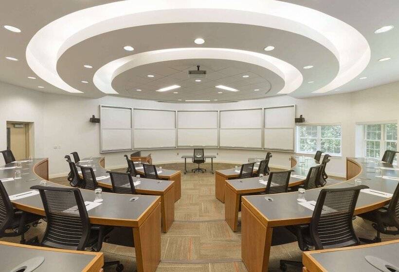 فندق Ivey Spencer Leadership Centre