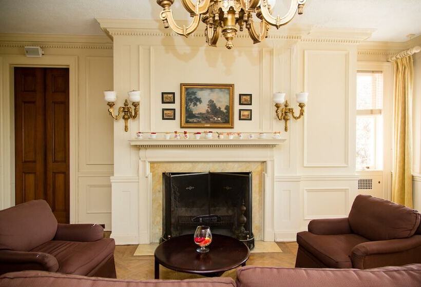 فندق Ivey Spencer Leadership Centre