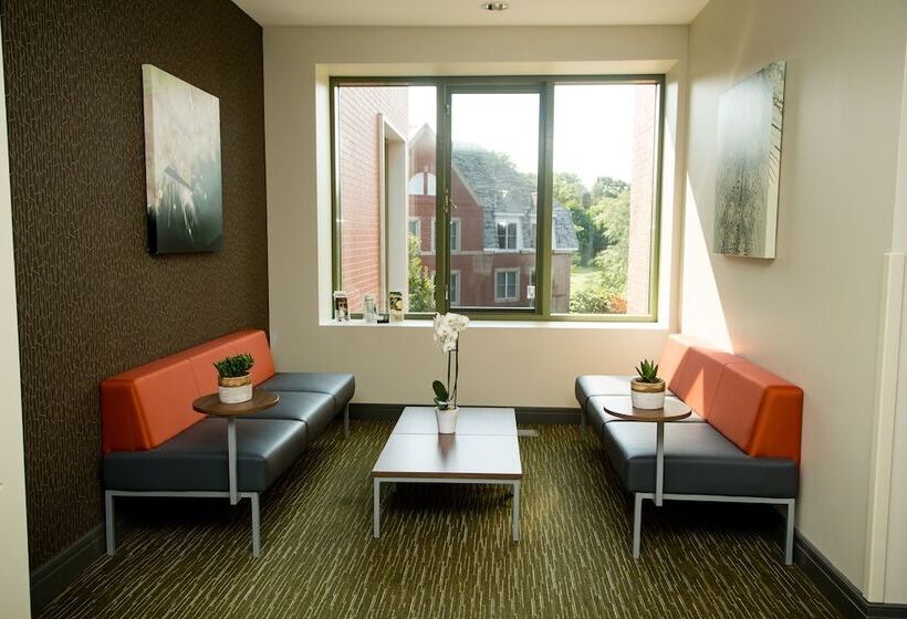 فندق Ivey Spencer Leadership Centre