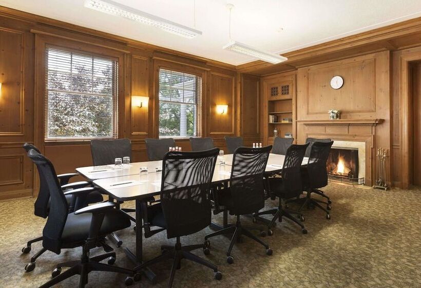 فندق Ivey Spencer Leadership Centre