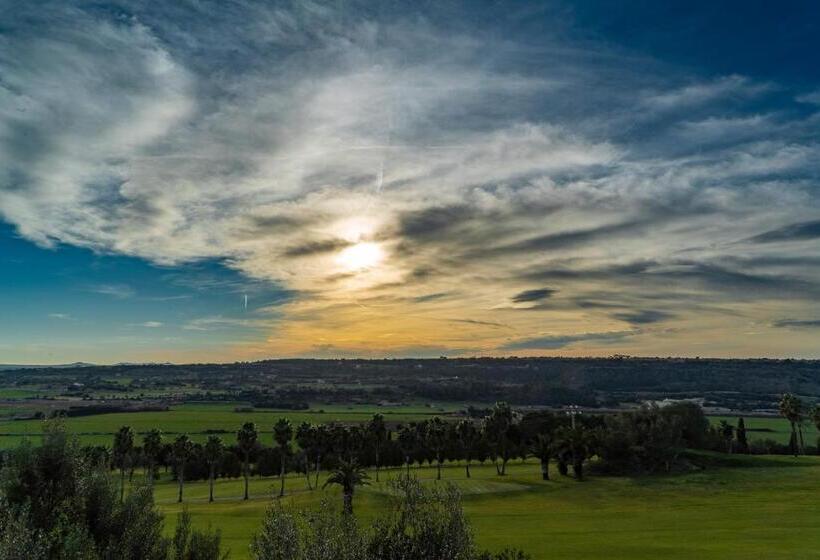 ホテル Rotana Golf Resort