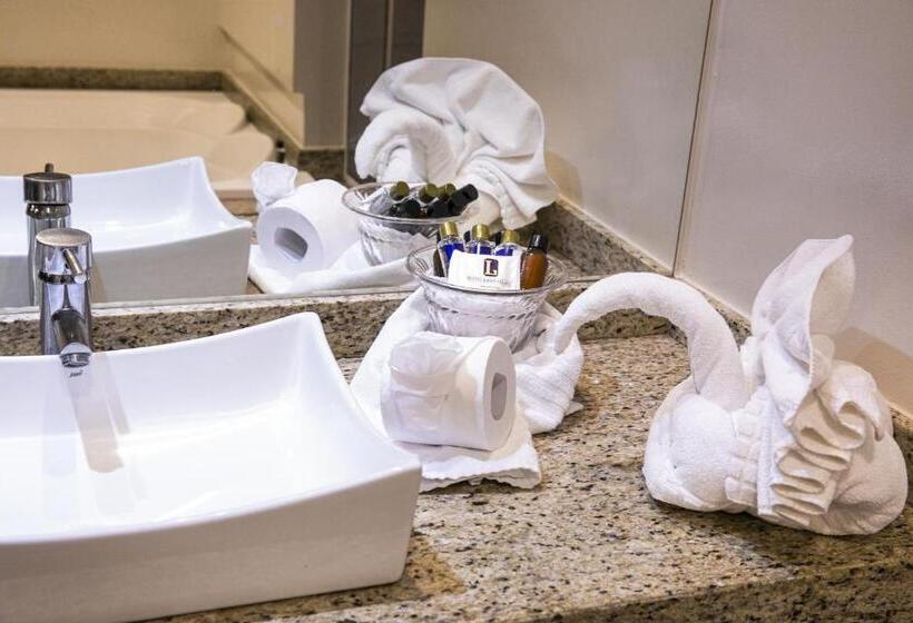 בית מלון כפרי Lang Palace   Fica No Centro Da Cidade