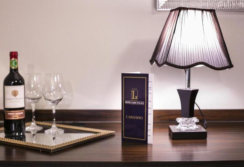 בית מלון כפרי Lang Palace   Fica No Centro Da Cidade