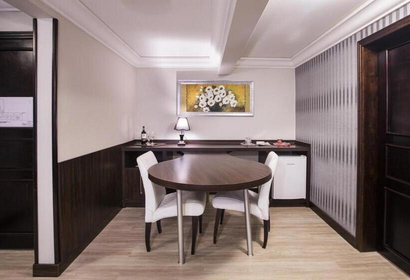 בית מלון כפרי Lang Palace   Fica No Centro Da Cidade