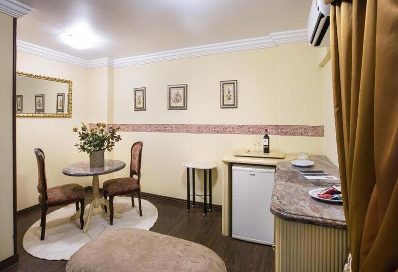 בית מלון כפרי Lang Palace   Fica No Centro Da Cidade