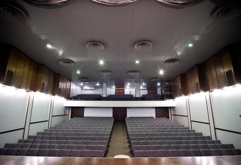 בית מלון כפרי Lang Palace   Fica No Centro Da Cidade