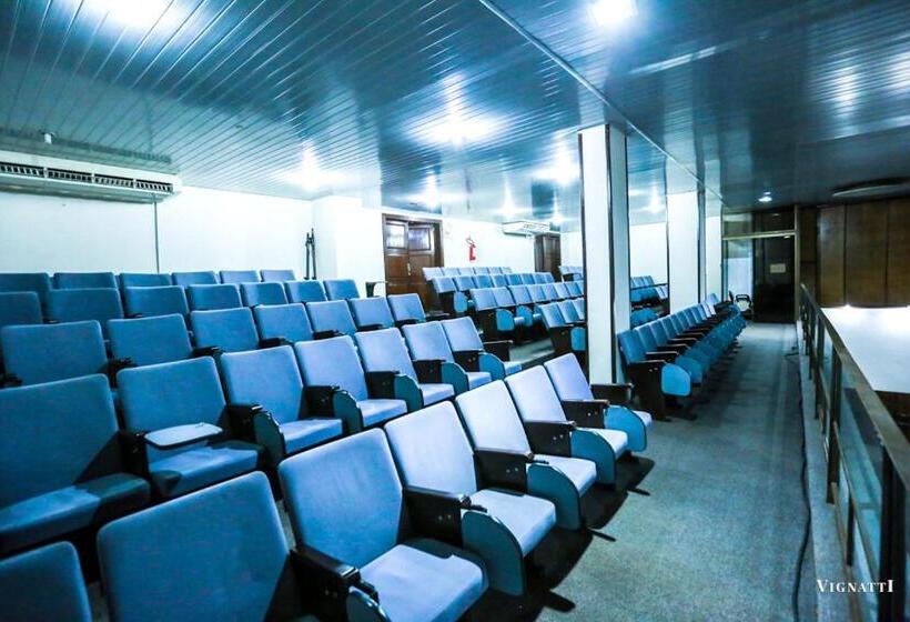 בית מלון כפרי Lang Palace   Fica No Centro Da Cidade