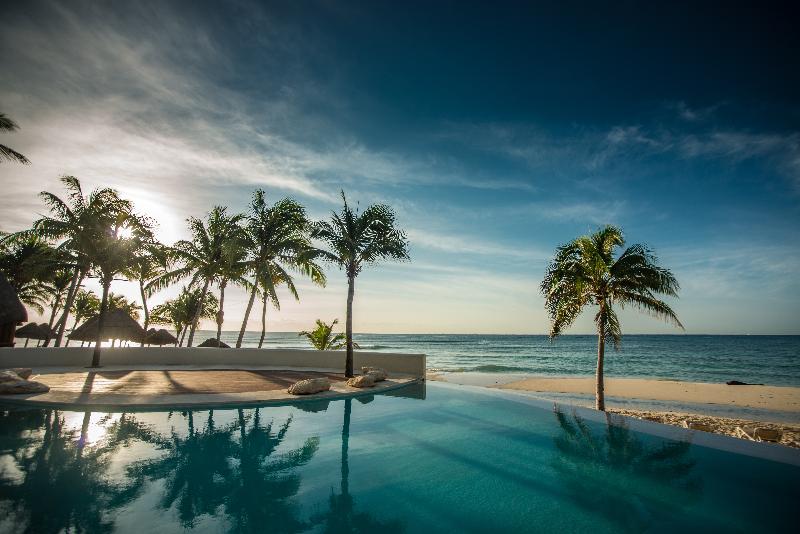 호텔 Mahekal Beach Front Resort & Spa