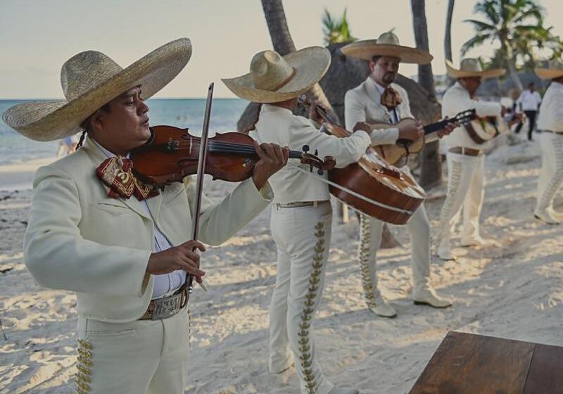 호텔 Mahekal Beach Front Resort & Spa