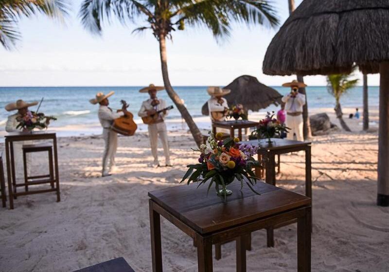 호텔 Mahekal Beach Front Resort & Spa