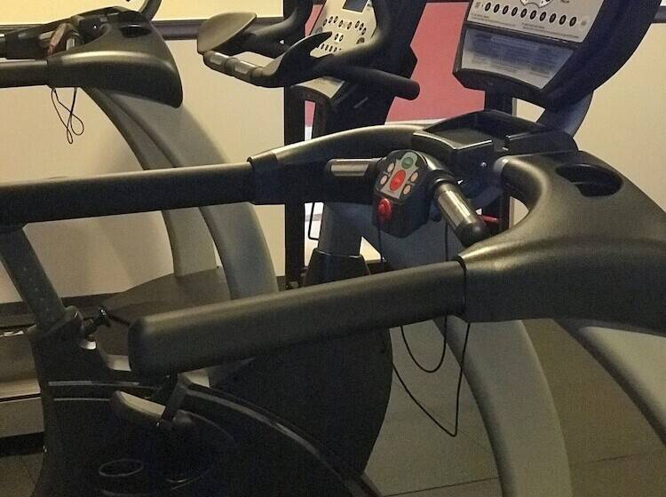 酒店 Meadowlands Plaza