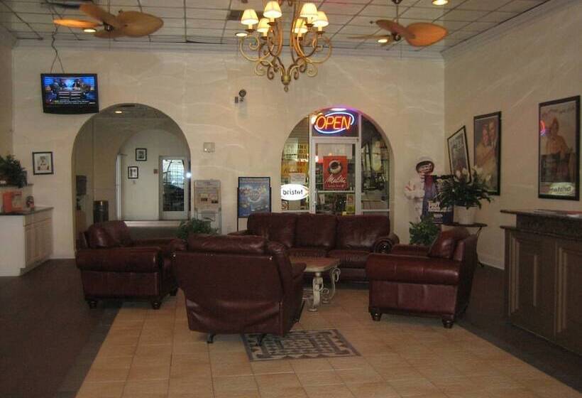 هتل Monumental Movieland