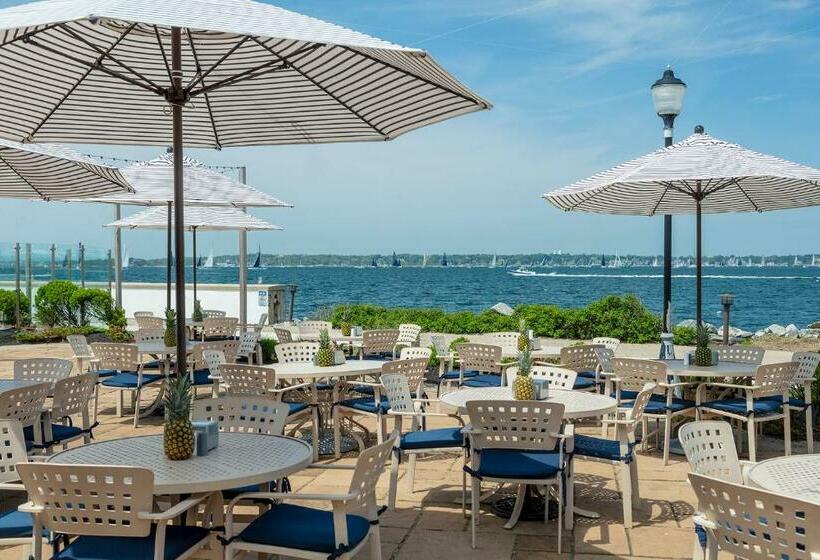 فندق Newport Harbor Island Resort