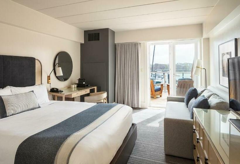 فندق Newport Harbor Island Resort