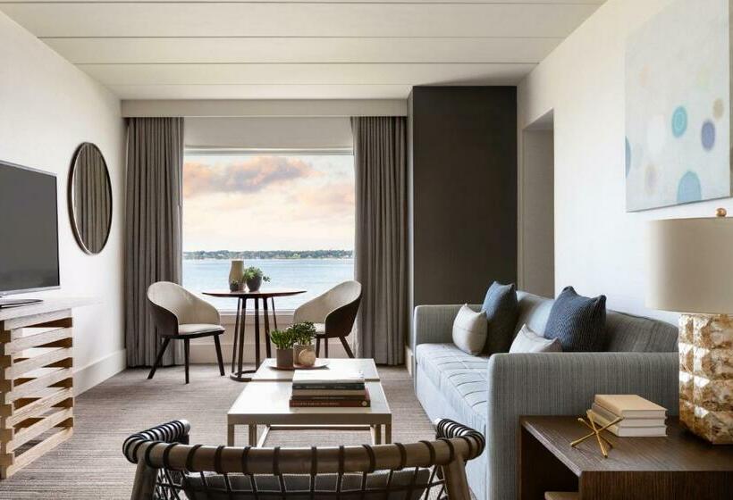 فندق Newport Harbor Island Resort