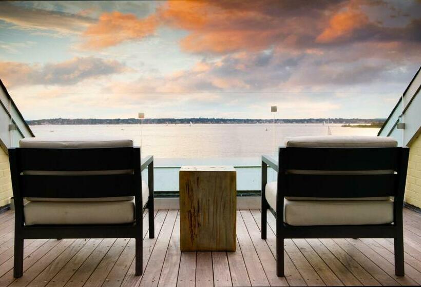 فندق Newport Harbor Island Resort