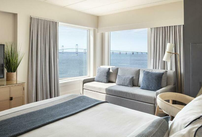 فندق Newport Harbor Island Resort