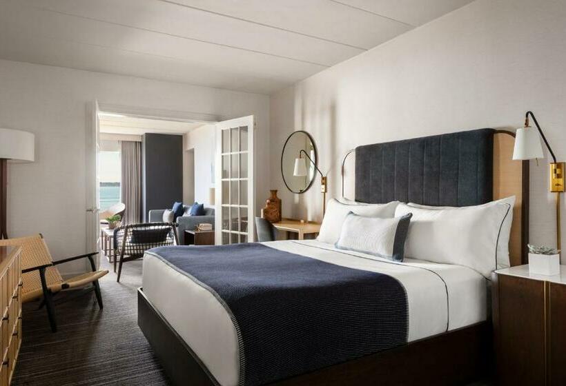 فندق Newport Harbor Island Resort