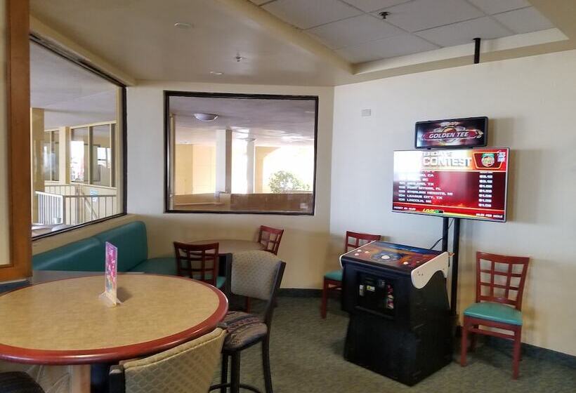 فندق Renaissance Daytona Beach Oceanfront