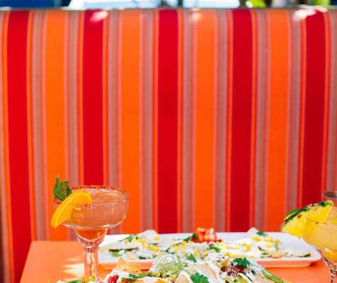 ホテル The Cliffs