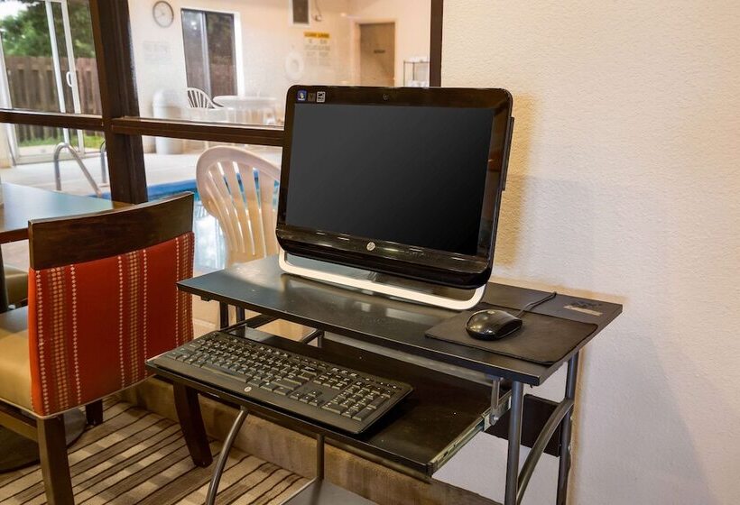 فندق Quality Inn I70 Near Kansas Speedway