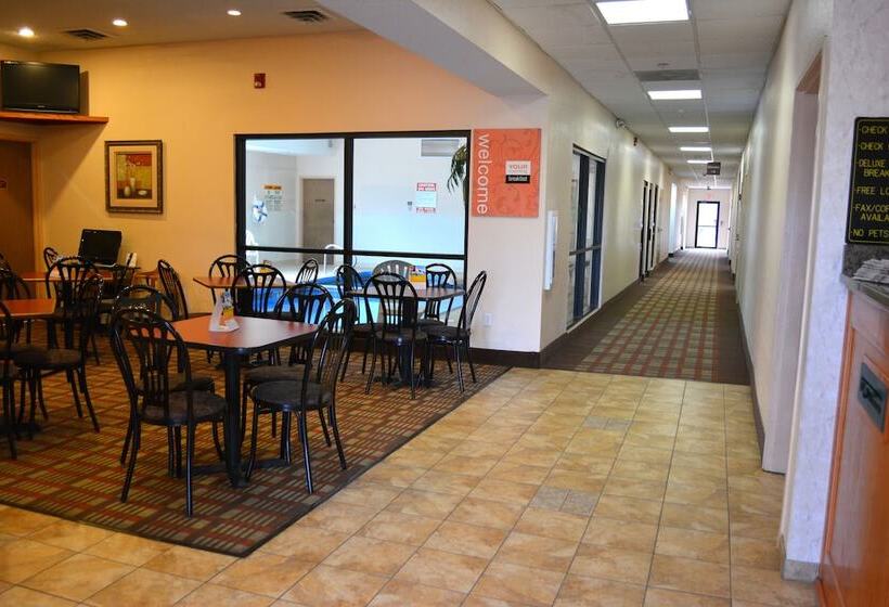 هتل Quality Inn I70 Near Kansas Speedway