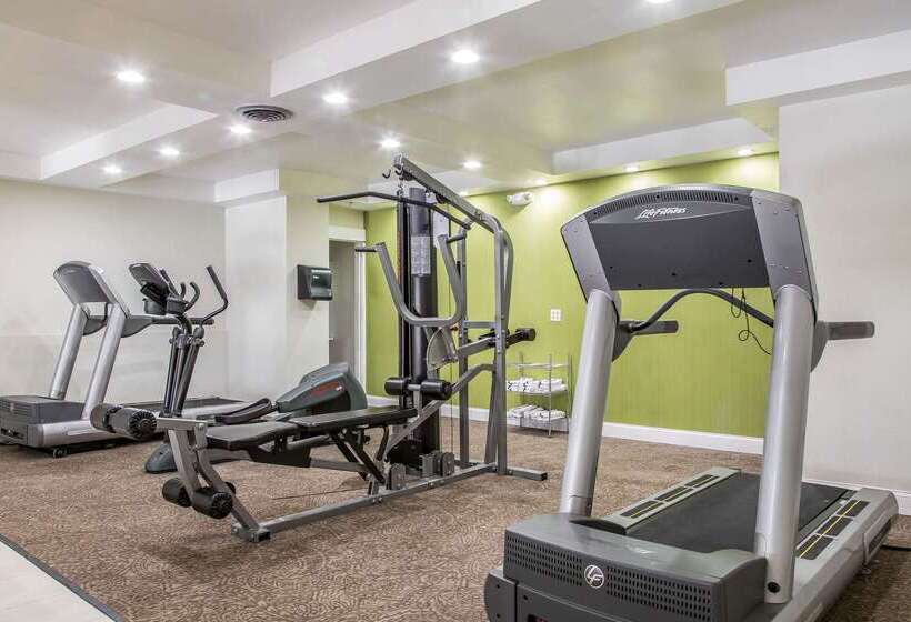 Отель Quality Inn & Suites Middletown Newport
