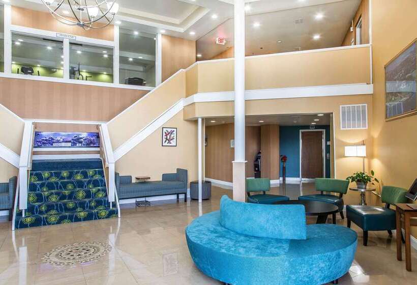 Отель Quality Inn & Suites Middletown Newport