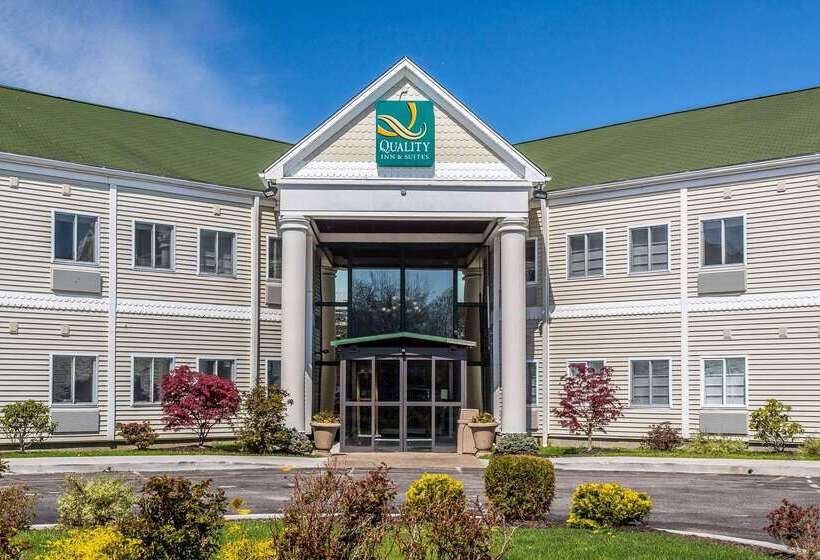 Отель Quality Inn & Suites Middletown Newport