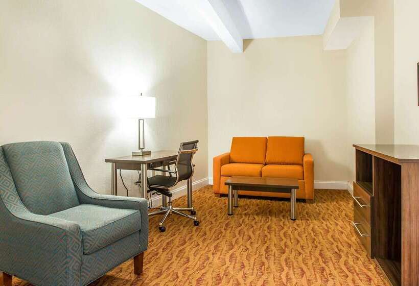 Отель Quality Inn & Suites Middletown Newport