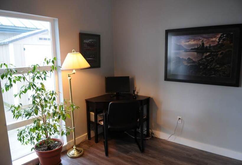 Szálloda Quarterdeck Inn Port Hardy