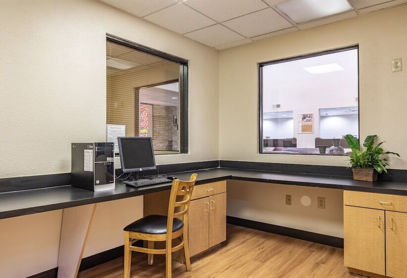 酒店 Red Roof Plus+ & Suites Atlanta Airport South