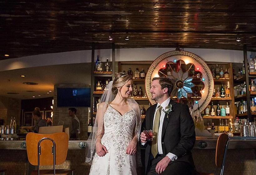 هتل Renaissance New Orleans Arts Warehouse District