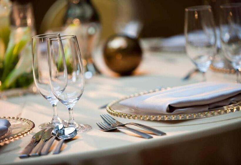 هتل Renaissance New Orleans Arts Warehouse District