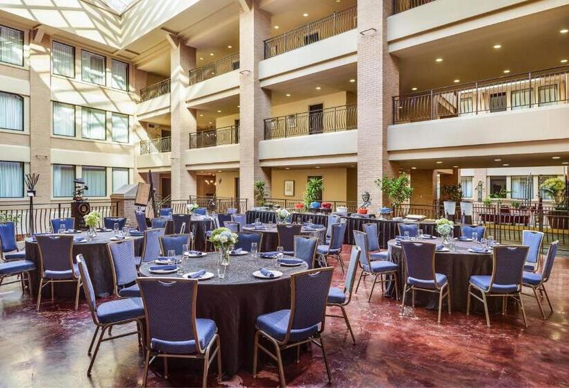 هتل Renaissance New Orleans Arts Warehouse District