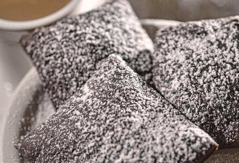 هتل Renaissance New Orleans Arts Warehouse District