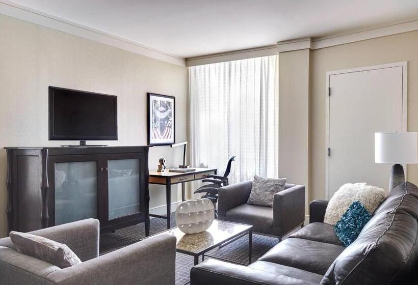 هتل Renaissance New Orleans Arts Warehouse District