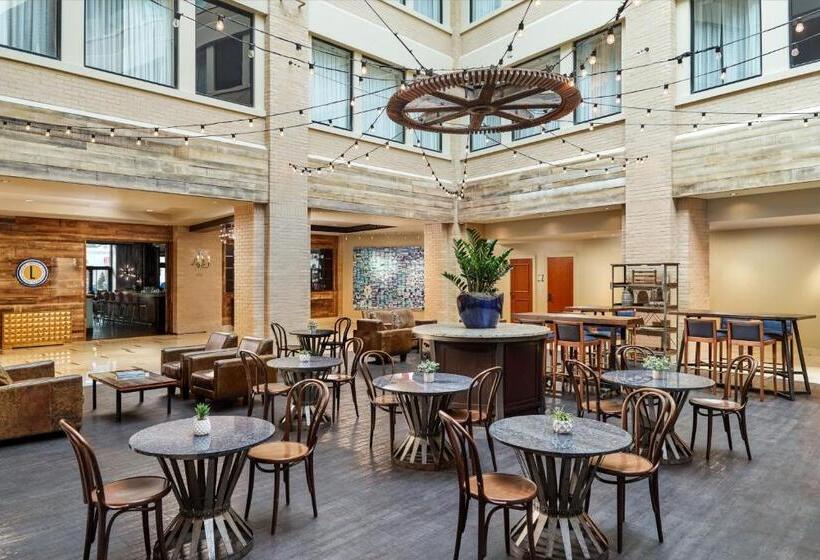 هتل Renaissance New Orleans Arts Warehouse District