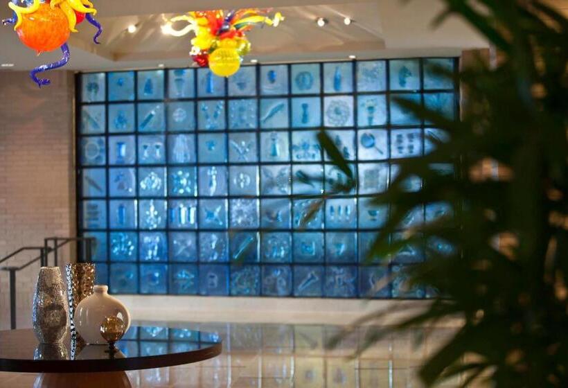 هتل Renaissance New Orleans Arts Warehouse District