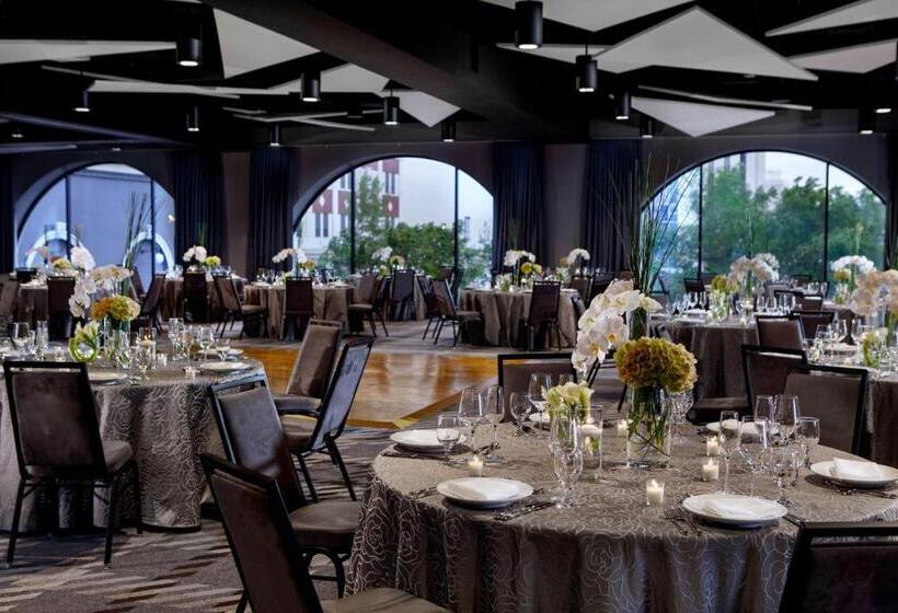 Renaissance Reno Downtown Hotel & Spa