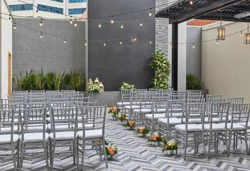 هتل Republic San Diego, Autograph Collection