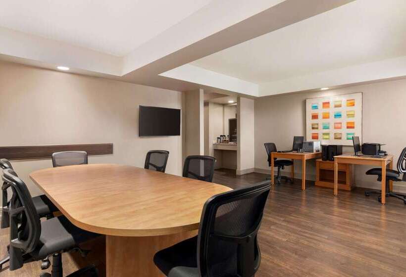 Royal Hotel Calgary, Trademark Collection By Wyndham