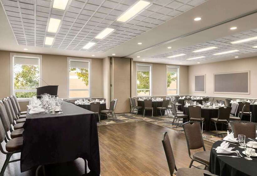 Royal Hotel Calgary, Trademark Collection By Wyndham