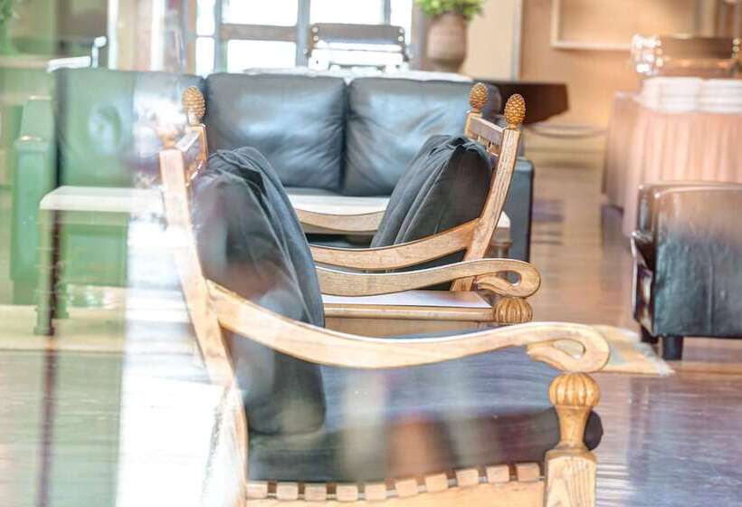 Royal Hotel Calgary, Trademark Collection By Wyndham