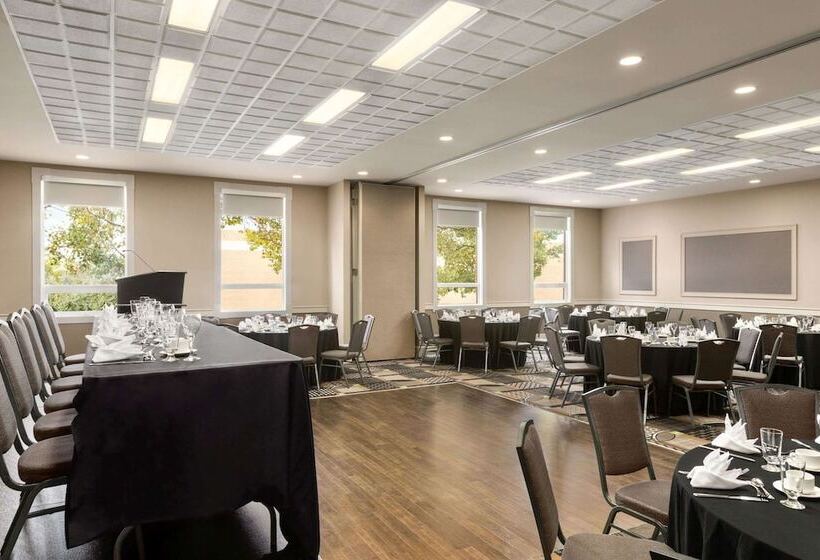 Royal Hotel Calgary, Trademark Collection By Wyndham